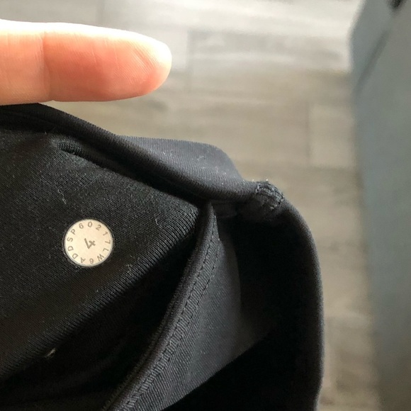 Lululemon|Black capri leggings in size 4•••buttery soft & excellent condition• - Picture 10 of 13
